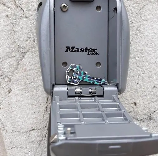 ゲストハウス Garden Flower 3*