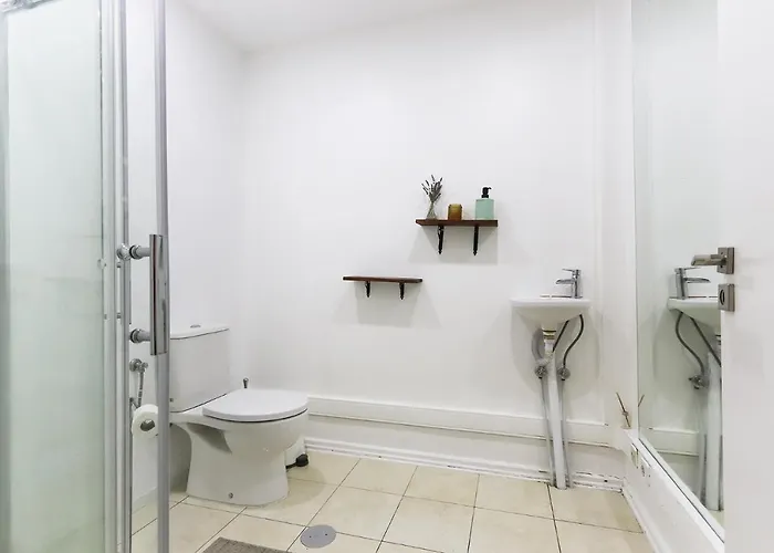 ゲストハウス Garden Flower 3*